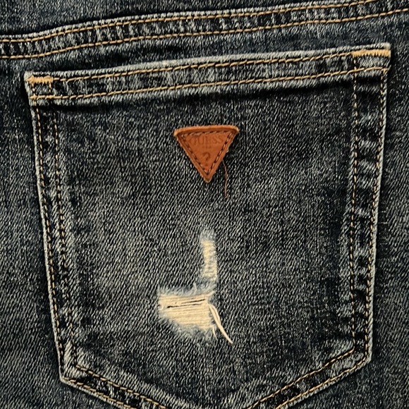 GUESS distressed denim shorts Size 29 - Picture 3 of 4
